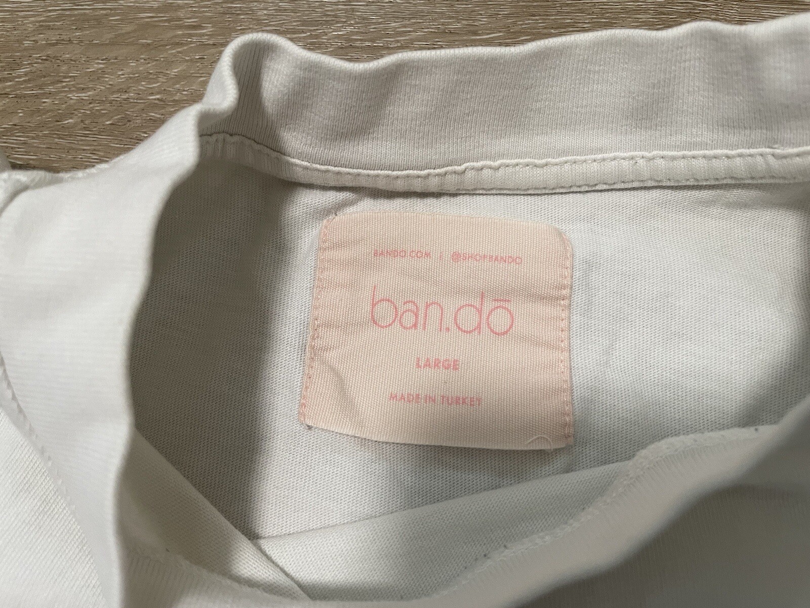 Bando T-Shirt Women’s Sz L Lettering Introvert White Short Sleeve Crew Neck