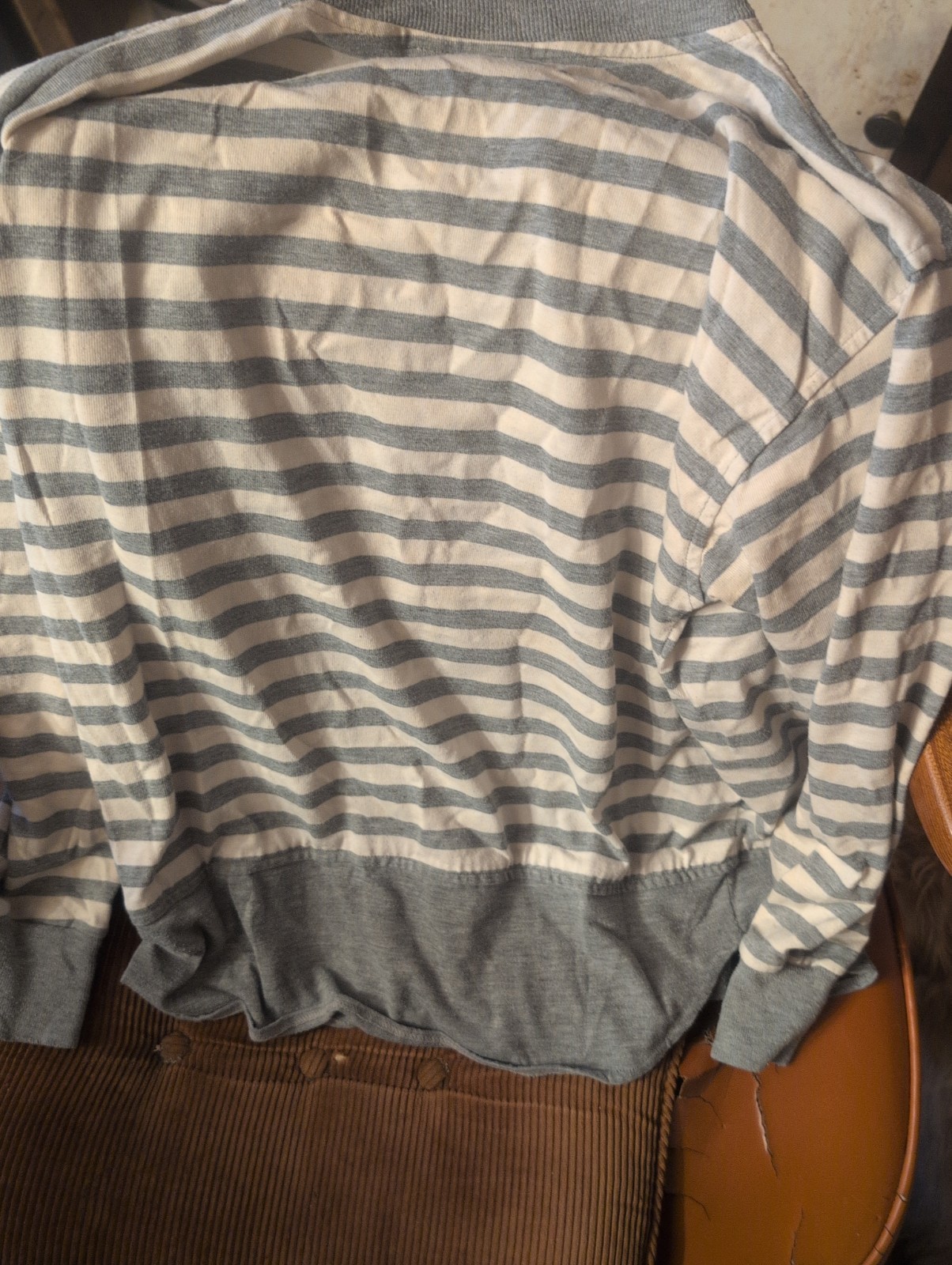 Vintage Gitano Size Medium Polyester Blend Gray And White Long Sleeves Shirt