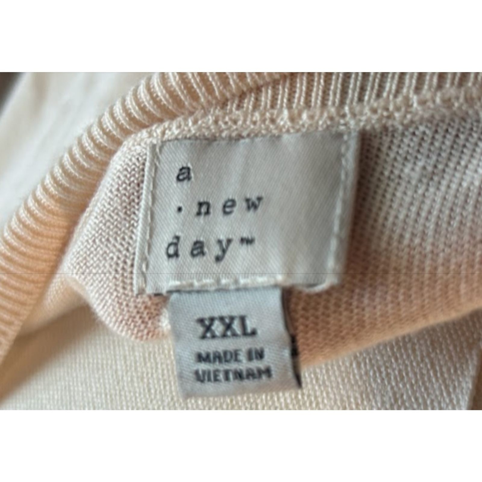 A New day. Cream Lightweight V-Neck Knit Sweater – Relaxed Fit
