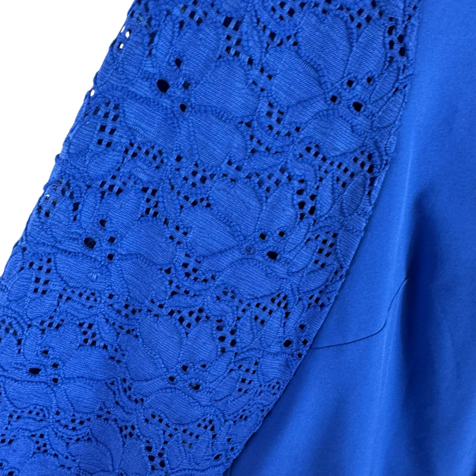 D & Co Royal Blue 3/4 Lace Sleeve Stretch Split Neck Button Up Blouse Size XS