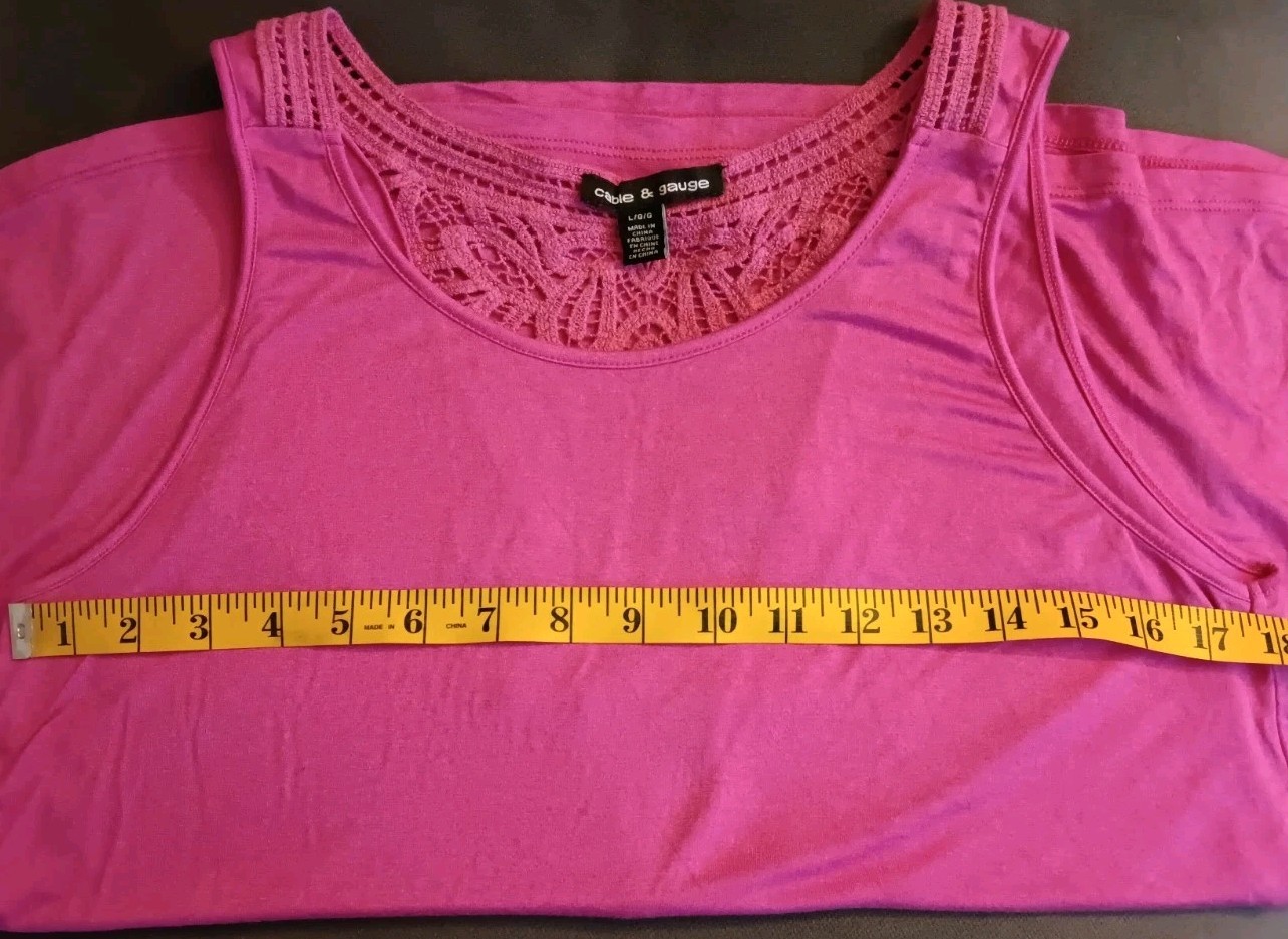 Cable & Gauge top sleeveless 36″ Chest crochet lace applique stretch knit Large