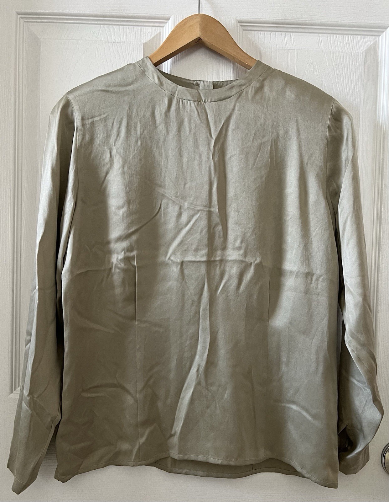 Vintage Jones NY Top Womens Sz 8 Sage Blouse 100% Silk Luxury Minimalist Neutral