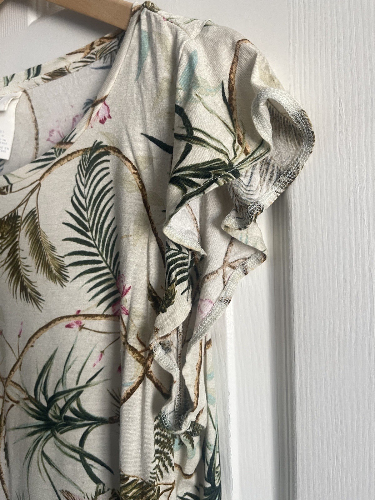 H&M Top Women’s L Shirt Floral Hummingbird Tee Flutter Sleeves Tan Green Pink