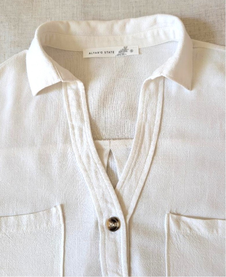 Altar’d State Linen Blend Camp Shirt Short Sleeve 4-Button-Front Collared V-neck