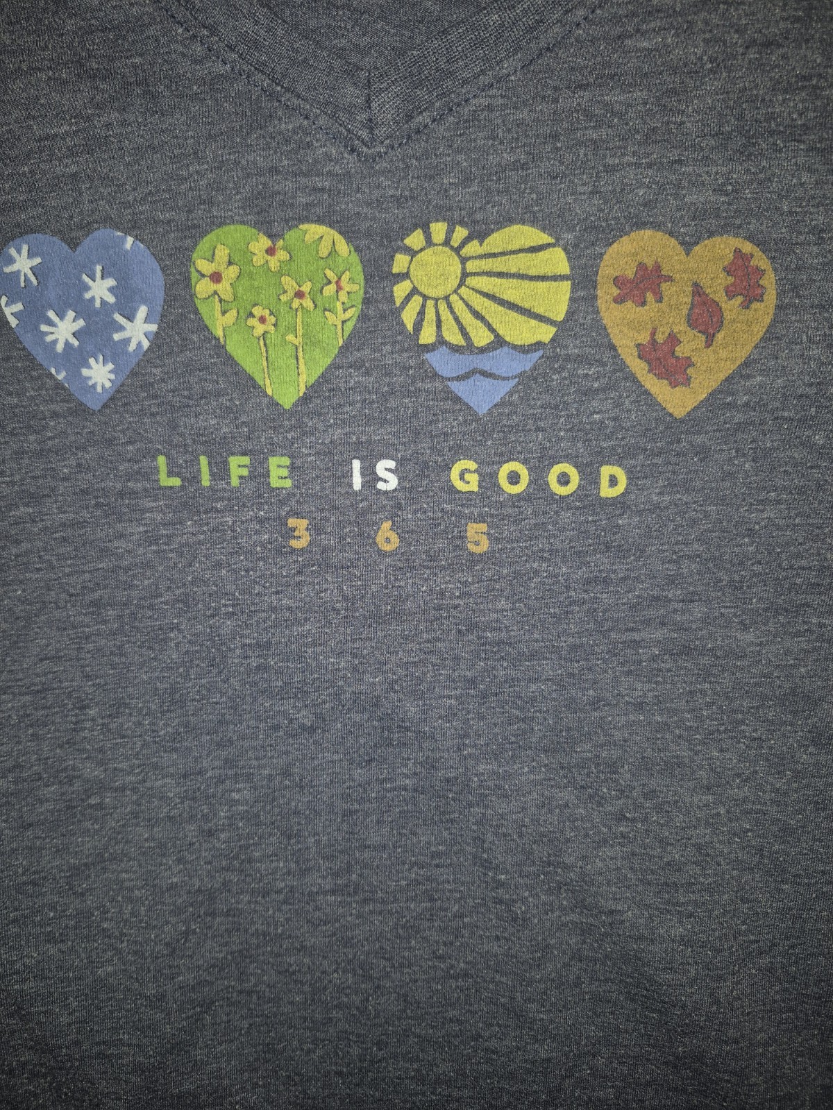 Life Is Good All Seasons Heart Tshirt Size Small #187