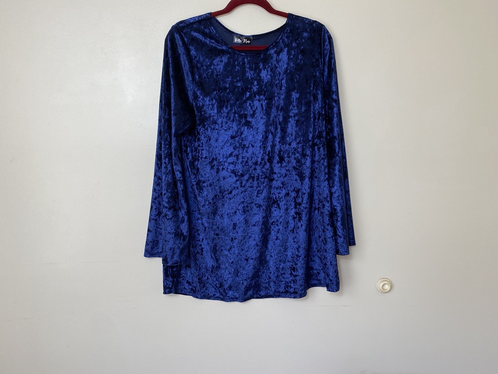 Bella Flore Long Sleeve Velour Top. Royal Blue. Size XL. NWOT.