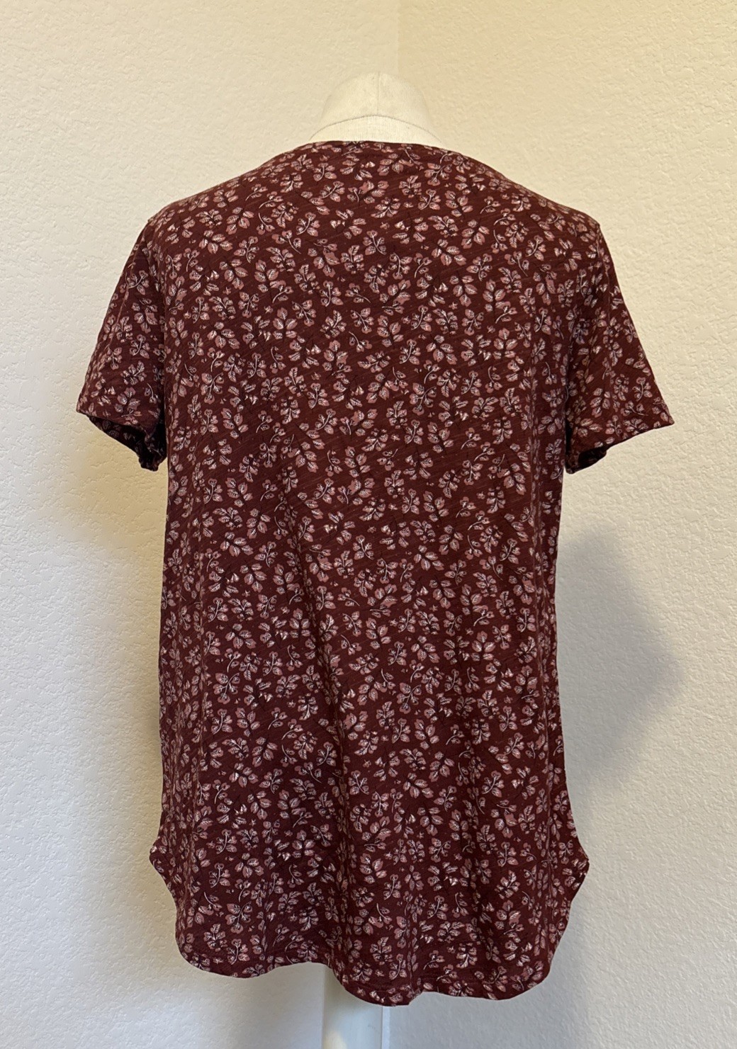 NWT JOE FRESH Sz Small Blouse Top floral print Burgundy S/S knit 2345