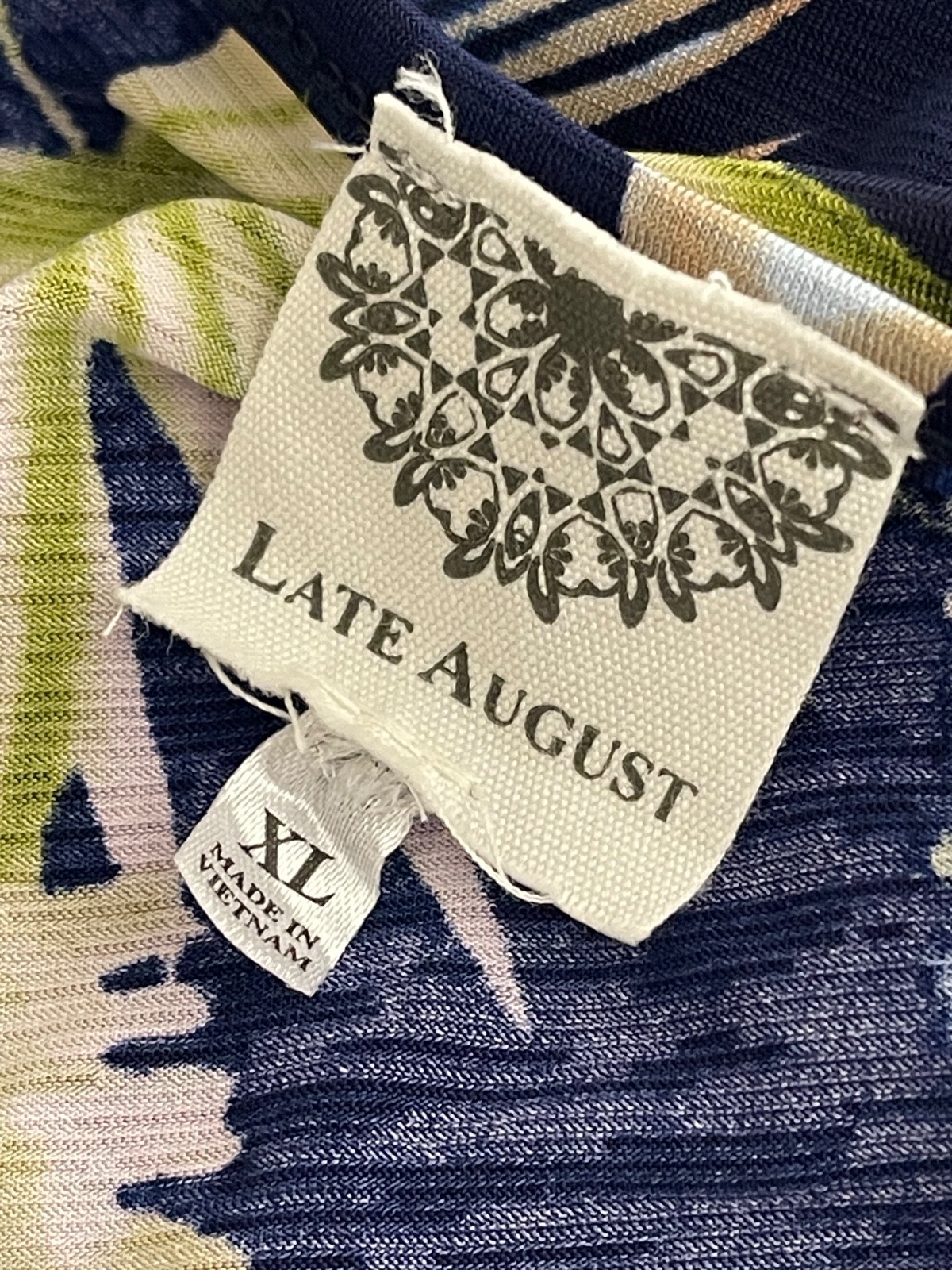 LATE AUGUST Women’s Top Blue Tropical Leaf Cold Shoulder Tie Sleeve Stretch XL