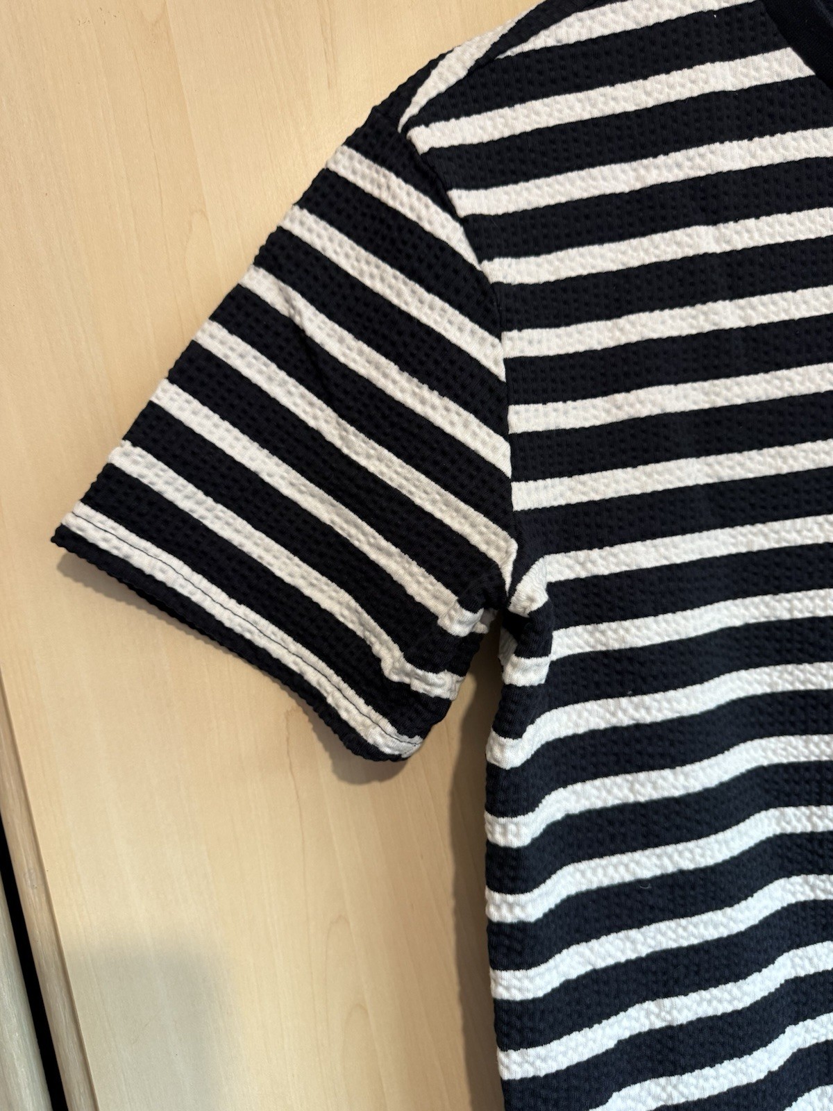F&f navy blue and white textured striped short sleeve tshirt size M