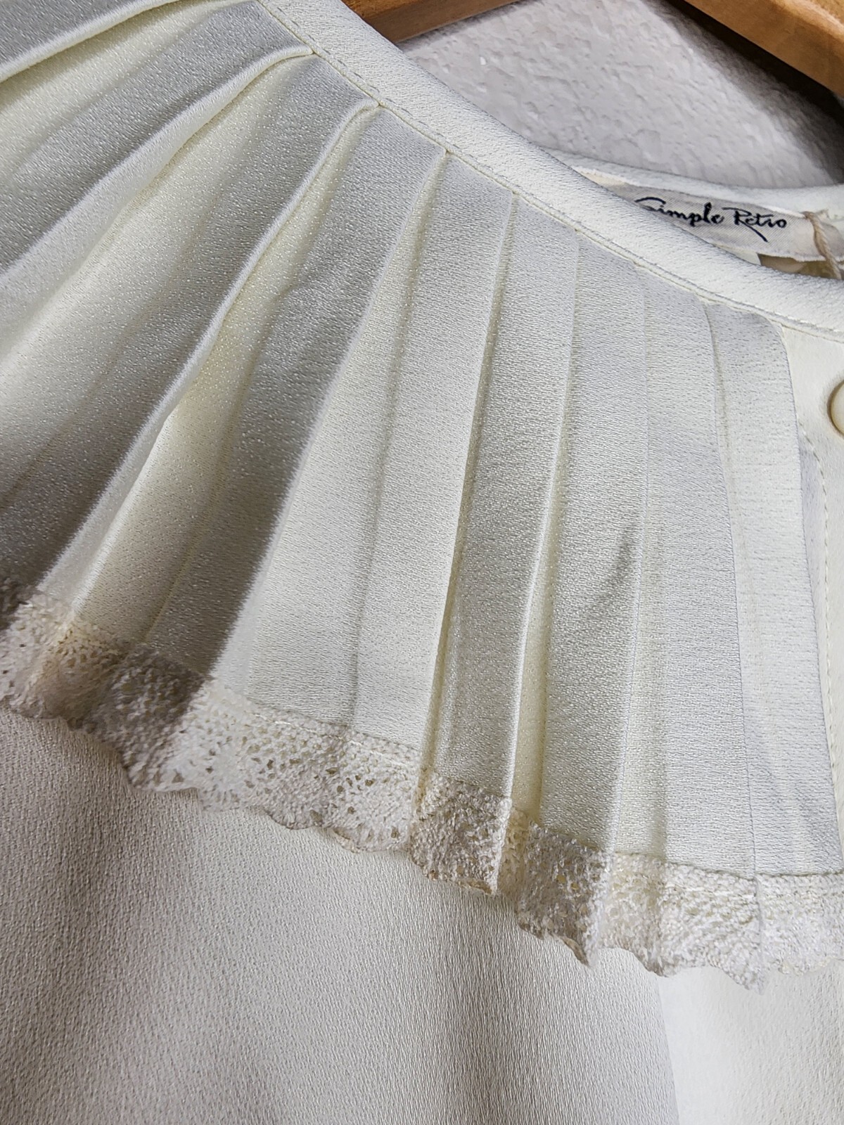 Simple Retro Pearl Button Blouse in Ivory Size XS