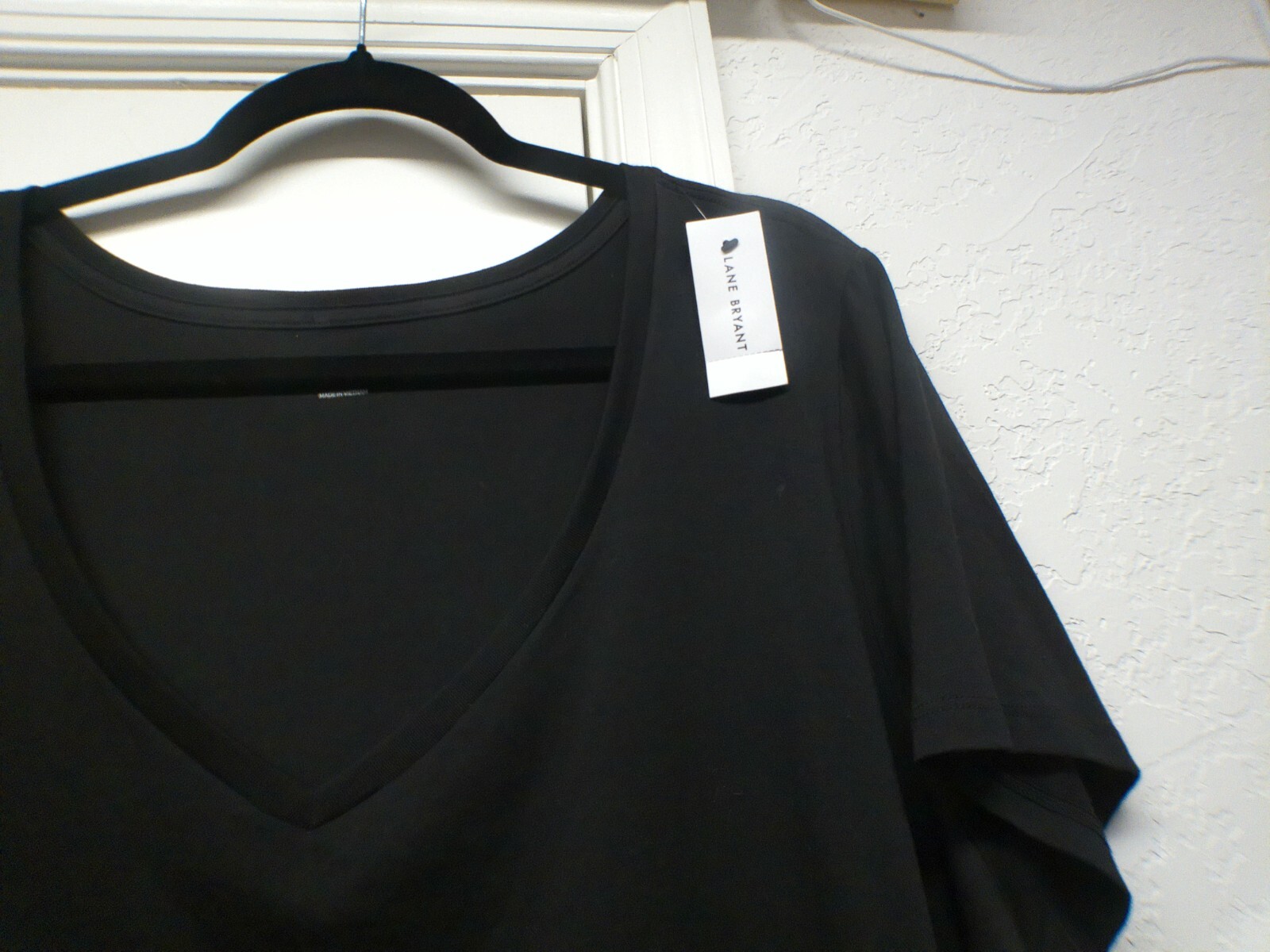 Lane Bryant Wmn’s Solid Black Short Sleeves V-Neck Tee Sz. 26/28, Blended Fabric