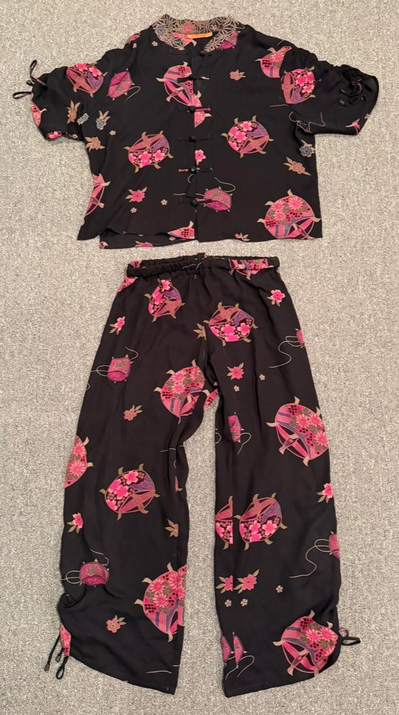 Harari Silk Blouse & Pants Set Sz S Floral Print Asian Button-Up Short Sleeve