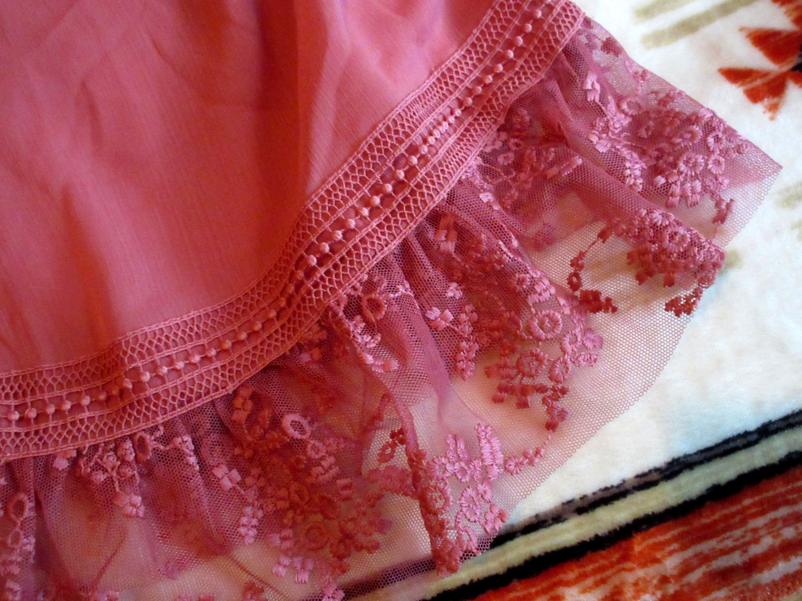 ELLA MOON SIZE S NWT LACE MESH SLVLESS LINED ELABORATE APRICOT COLOR TURKEY