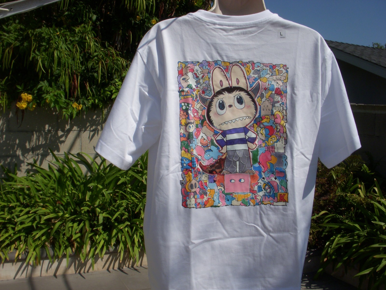Uniqlo x POP MART UT Graphic T-Shirt THE MONSTERS LABUBU, Sz L