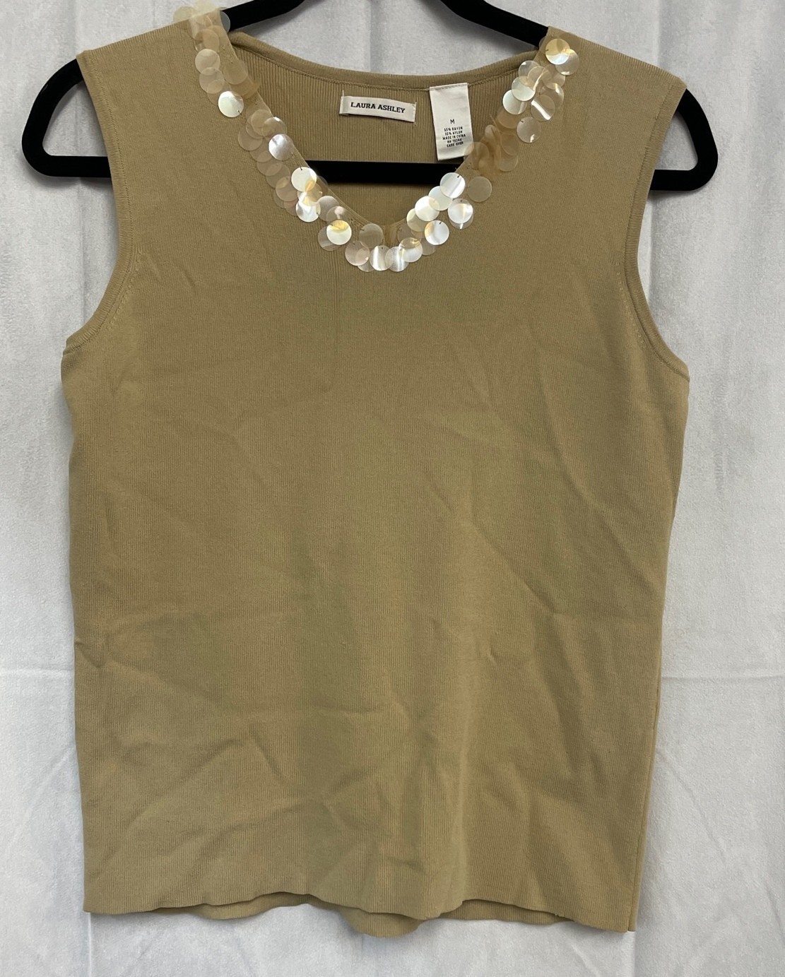 Laura Ashley Women’s Tan Sleeveless V Neck Knit Top Size Medium New Classic