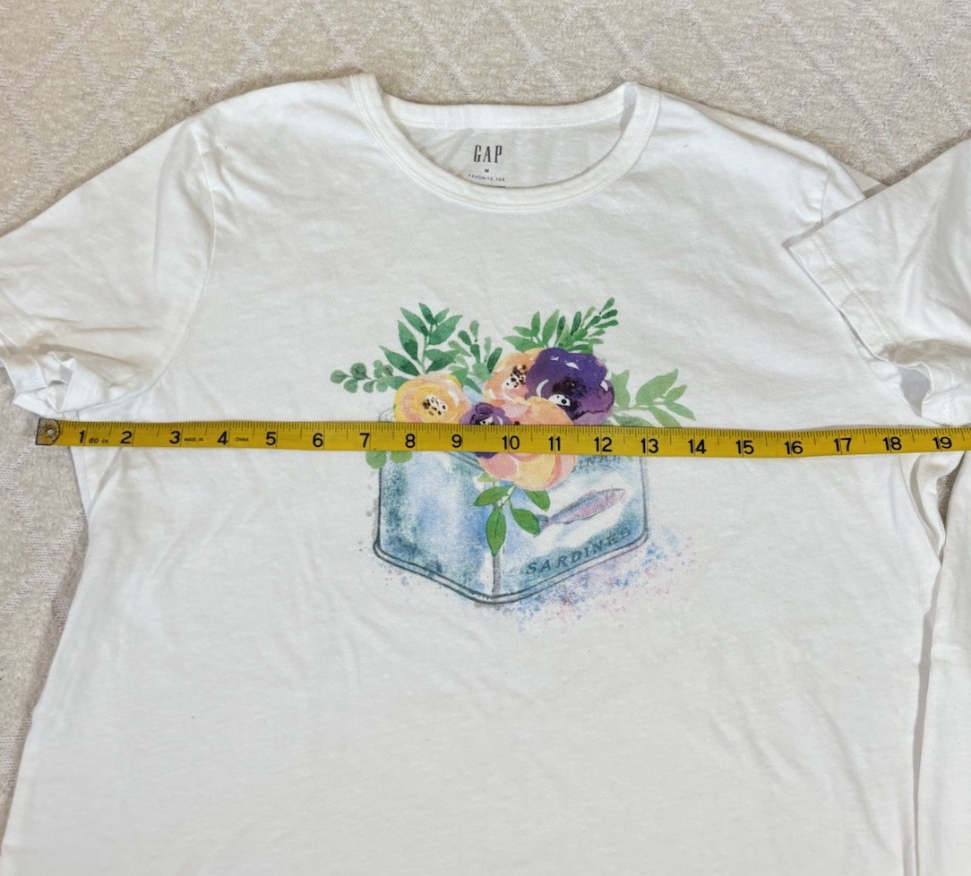 Set Of 2 Old Navy Women’s Shirts Beach Vacation /Flowers Size M