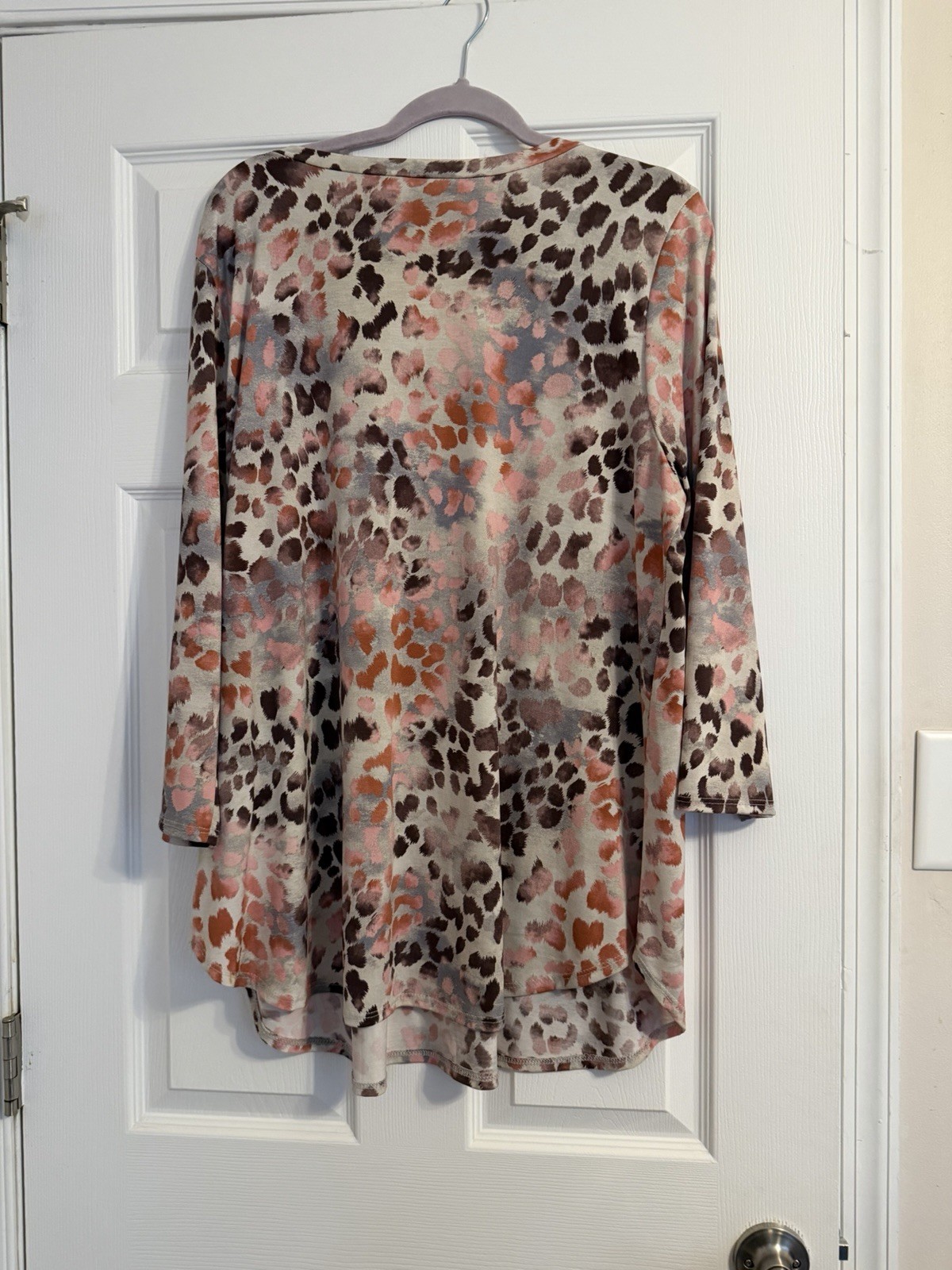 Honeyme Curvy Multi Colored Leopard Print V Neck size XXL NWOT