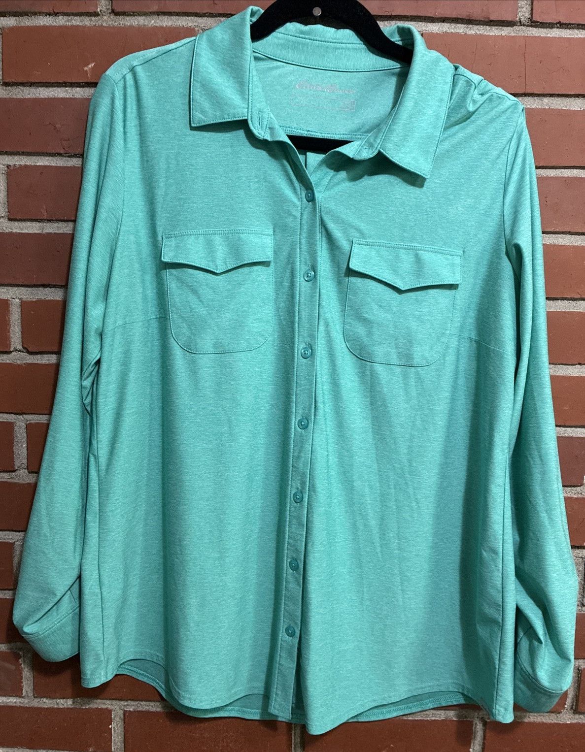 Eddie Bauer Womens Sz Button-Up Shirt Long-Sleeve Green/ White Chambray Pockets