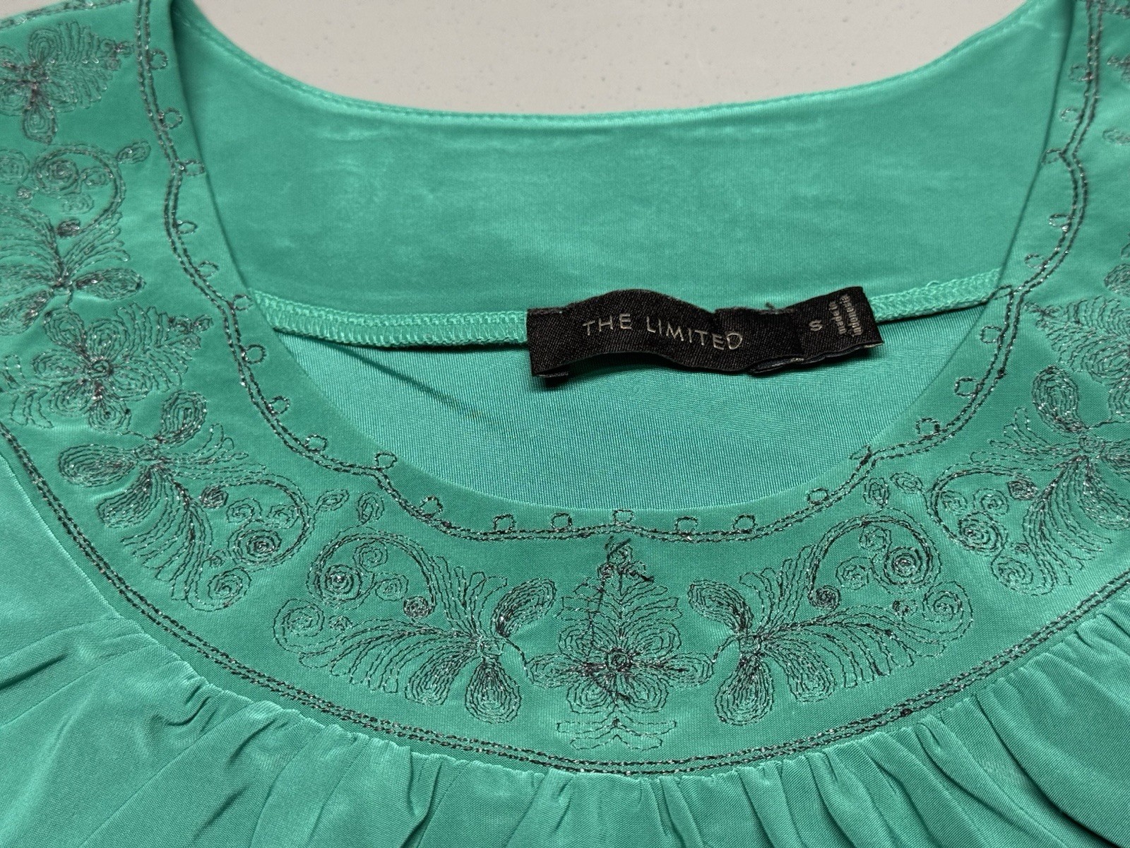 The Limited Satin Green Sleeveless Embroidered Round Neckline Blouse Halter Sz S