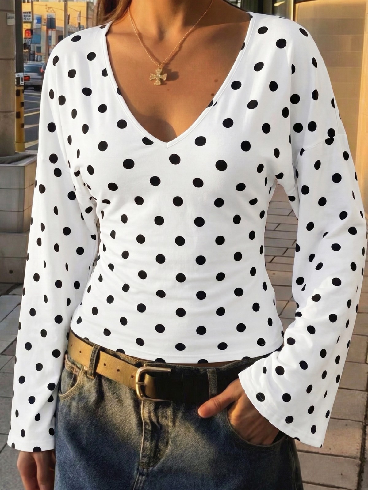 The Devine Collection – Womens Polka Dot V-Neck Long Sleeve T-Shirt Casual Top