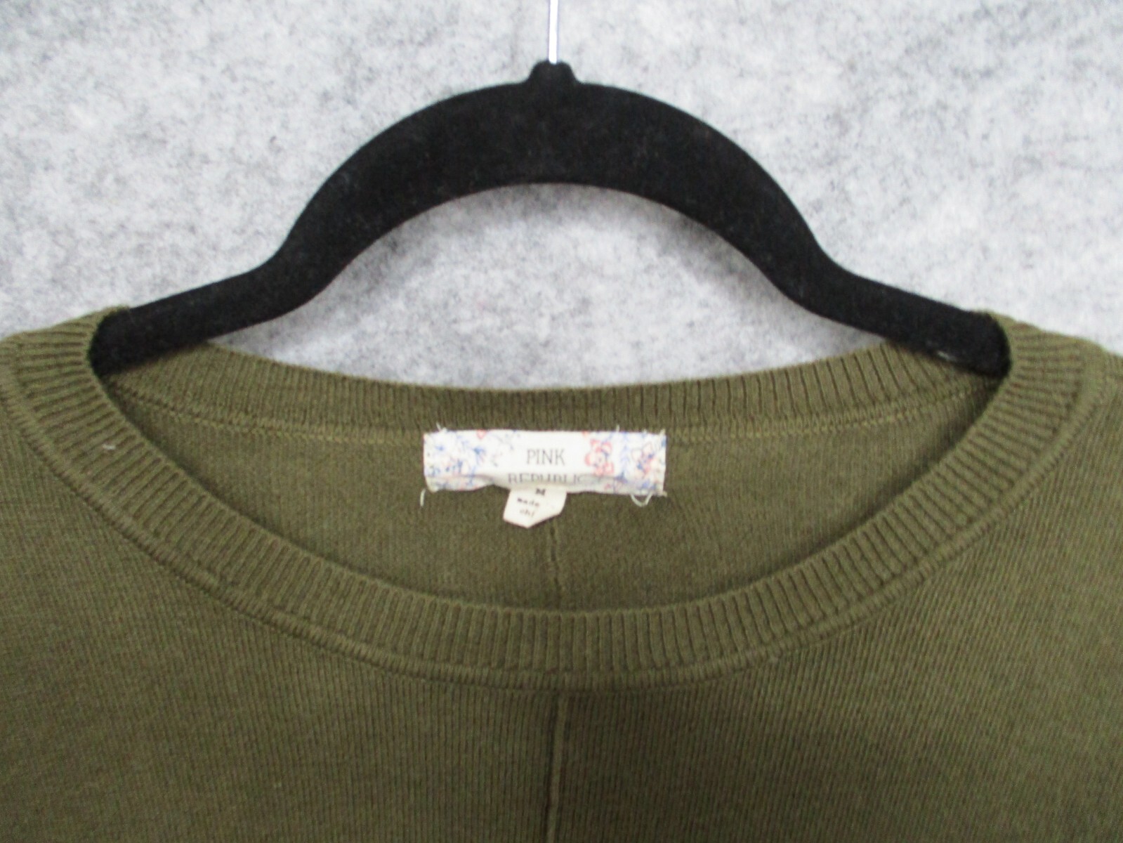 Pink Republic Women’s Top Medium Flowy Ribbed Crew Neck High Low Hem Green