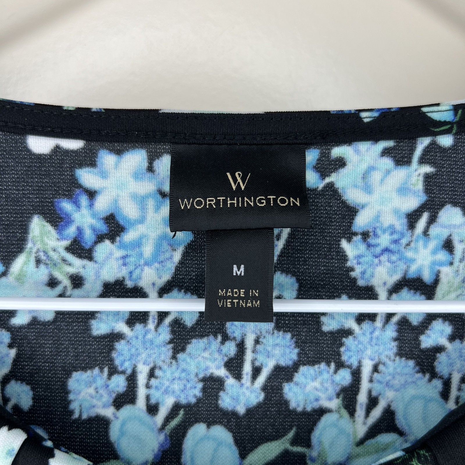 Worthington Blouse Medium M Black Blue Floral 3/4Sleeve Pleated Blouse Top Shirt
