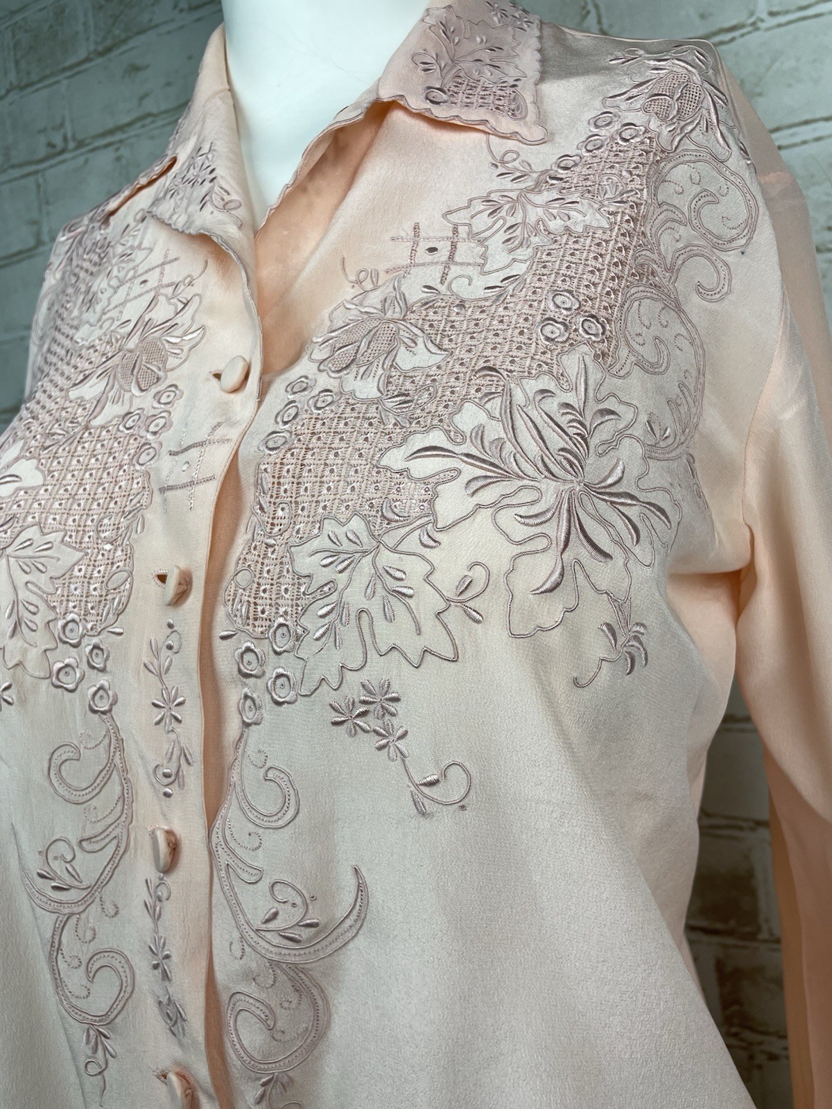Vintage PEONY Hand Embroidered Peach 100% Silk Blouse Chinese Top 1970s 36” Bust