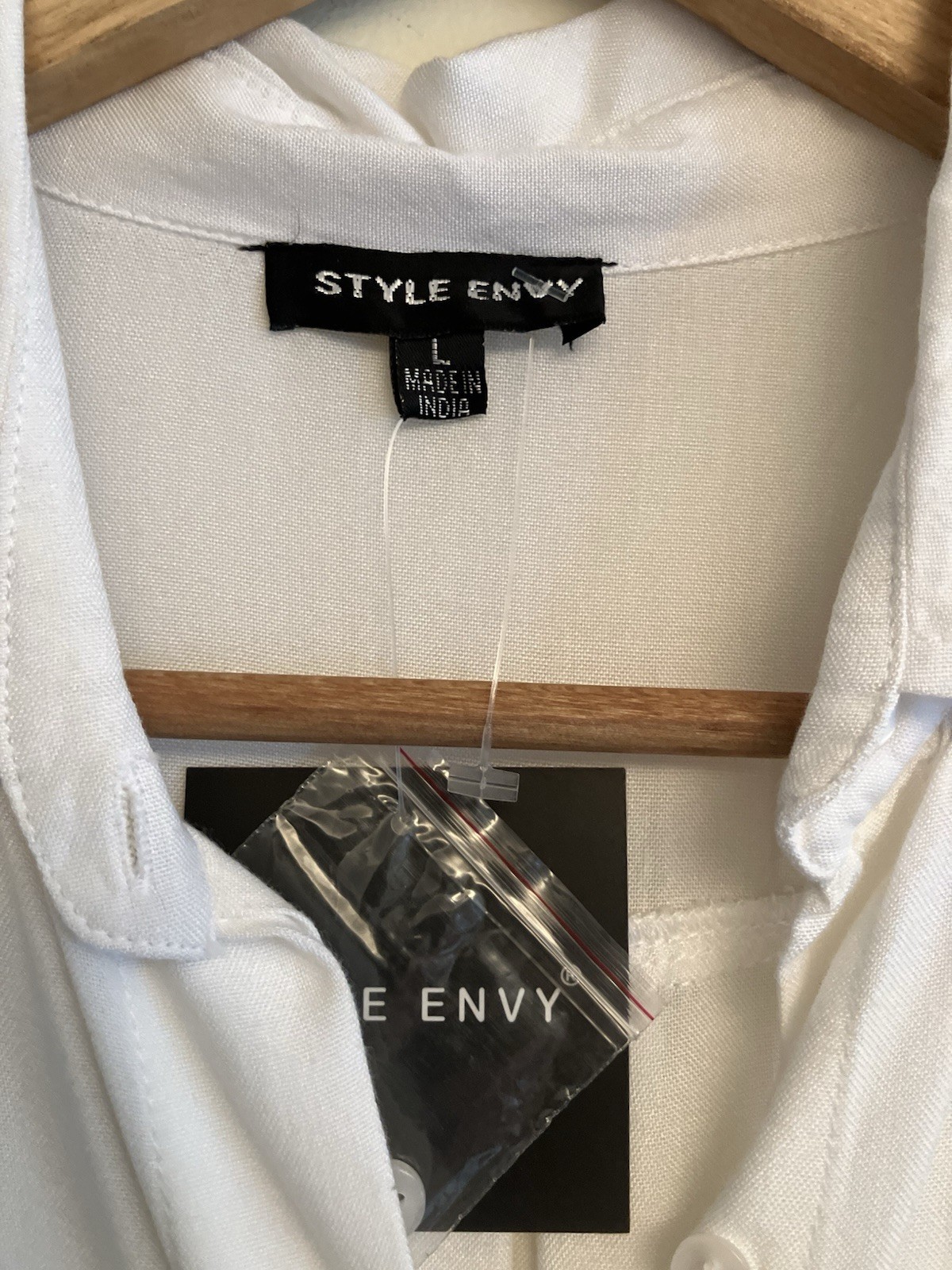 Style Envy Womens Long-Sleeve White Button-Up Top NWT Size L Fluid Dressy