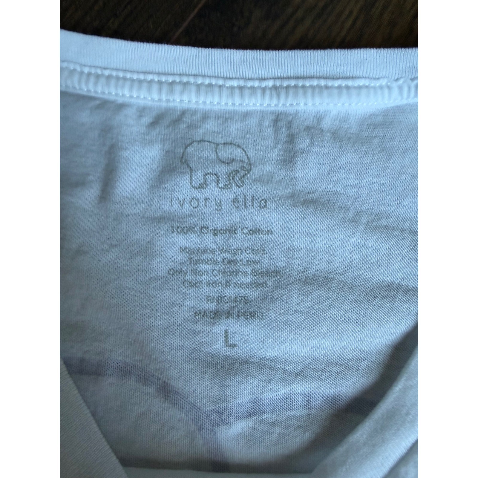 Ivory Ella Outer Banks White Pocket T-Shirt Organic Cotton Elephant Graph L 0078