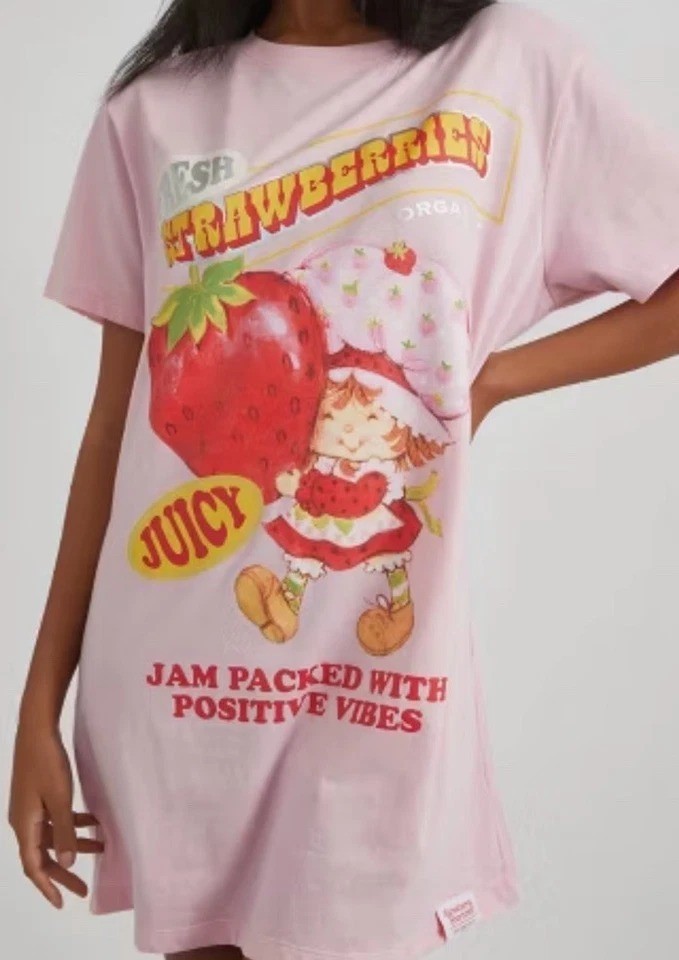 Strawberry Shortcake Women’s XS Oversized Graphic T-Shirt Dress Sleepshirt Pink