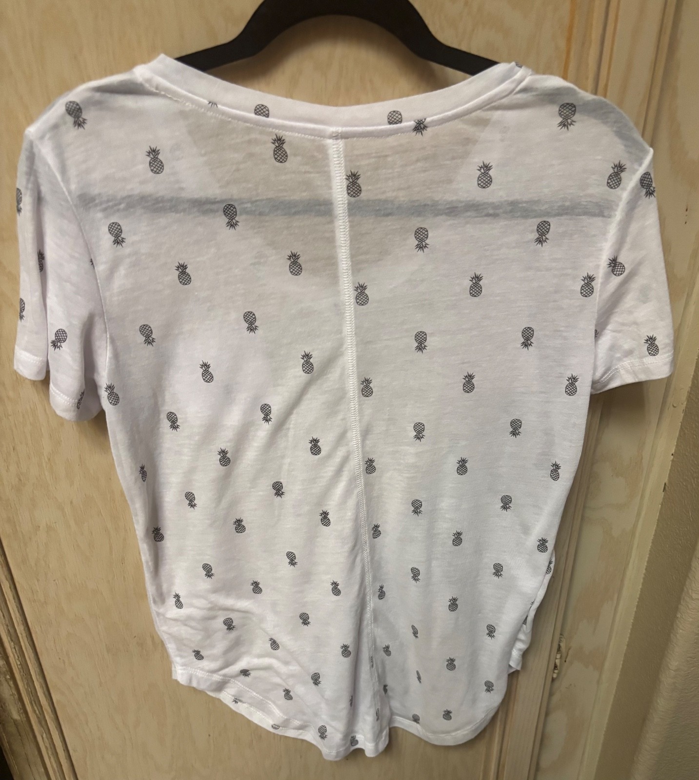 Love Charm Womens Size L ~ Pineapple Short Sleeve Tee T-Shirt Lightweight Casual