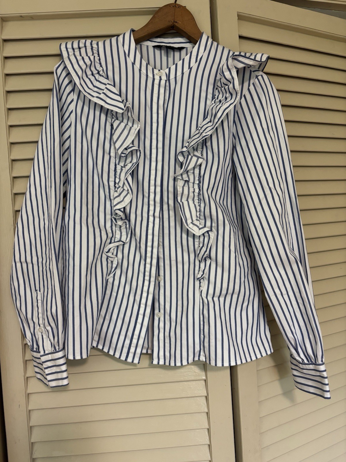 Banana Republic Women’s S Blue White Striped Blouse Button Up Ruffle Front