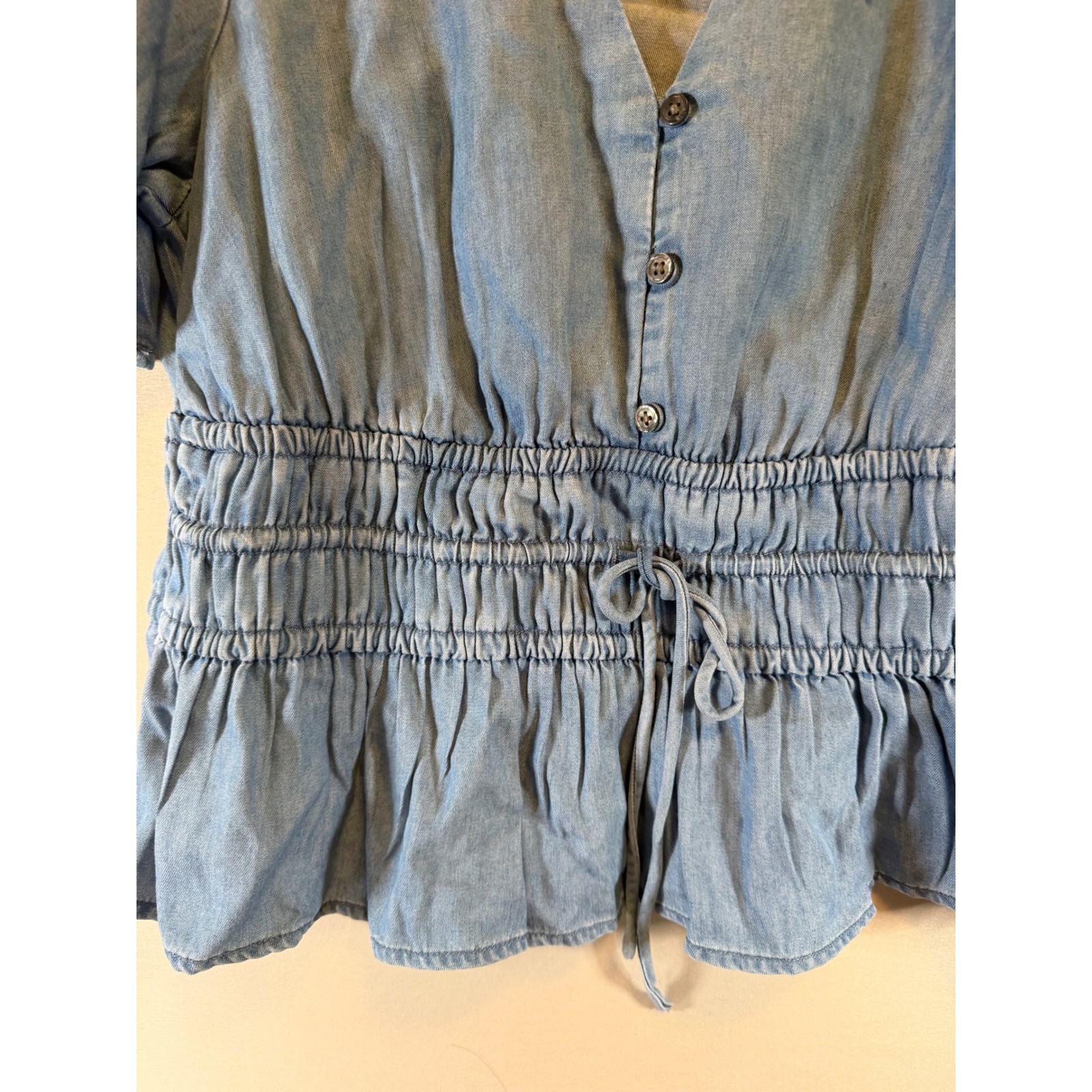 Levis Womens Light Wash Denim Puff Sleeve Smocked Peplum Top V-Neck Blue Small