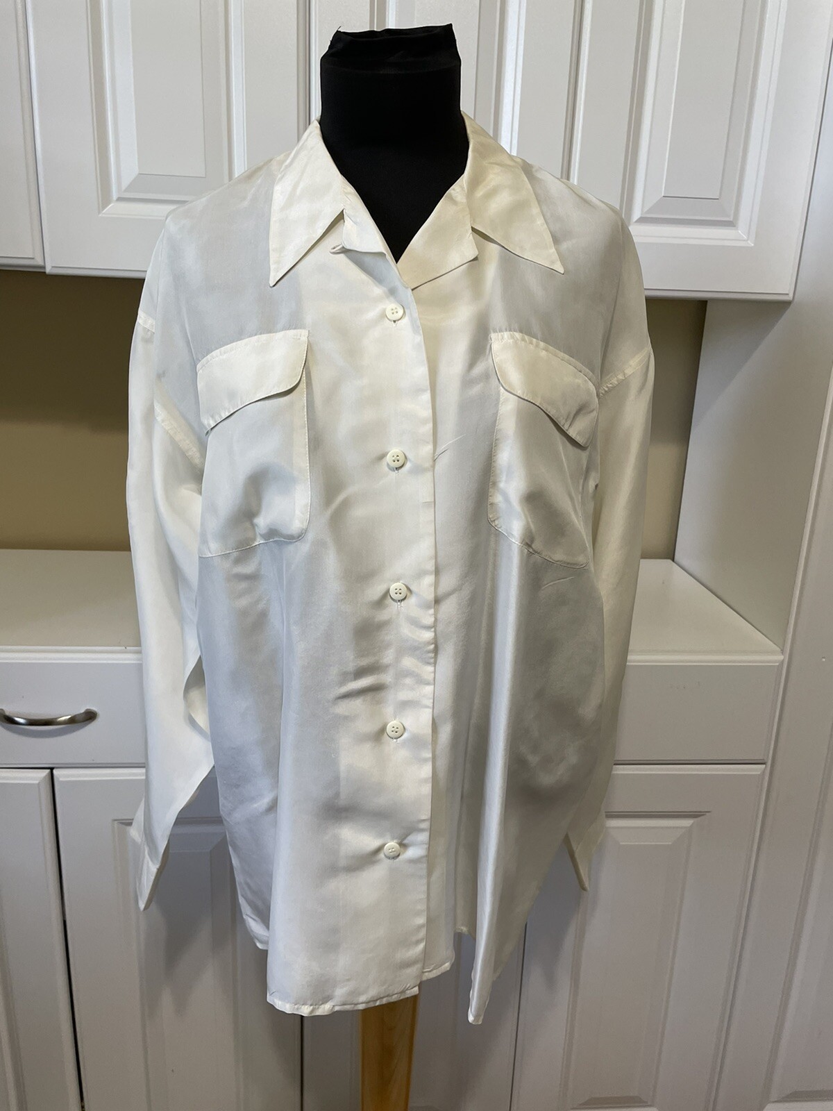 VTG Silk Land Sport 100% Silk Cream Sz M Collared Long Sleeve Button Closure