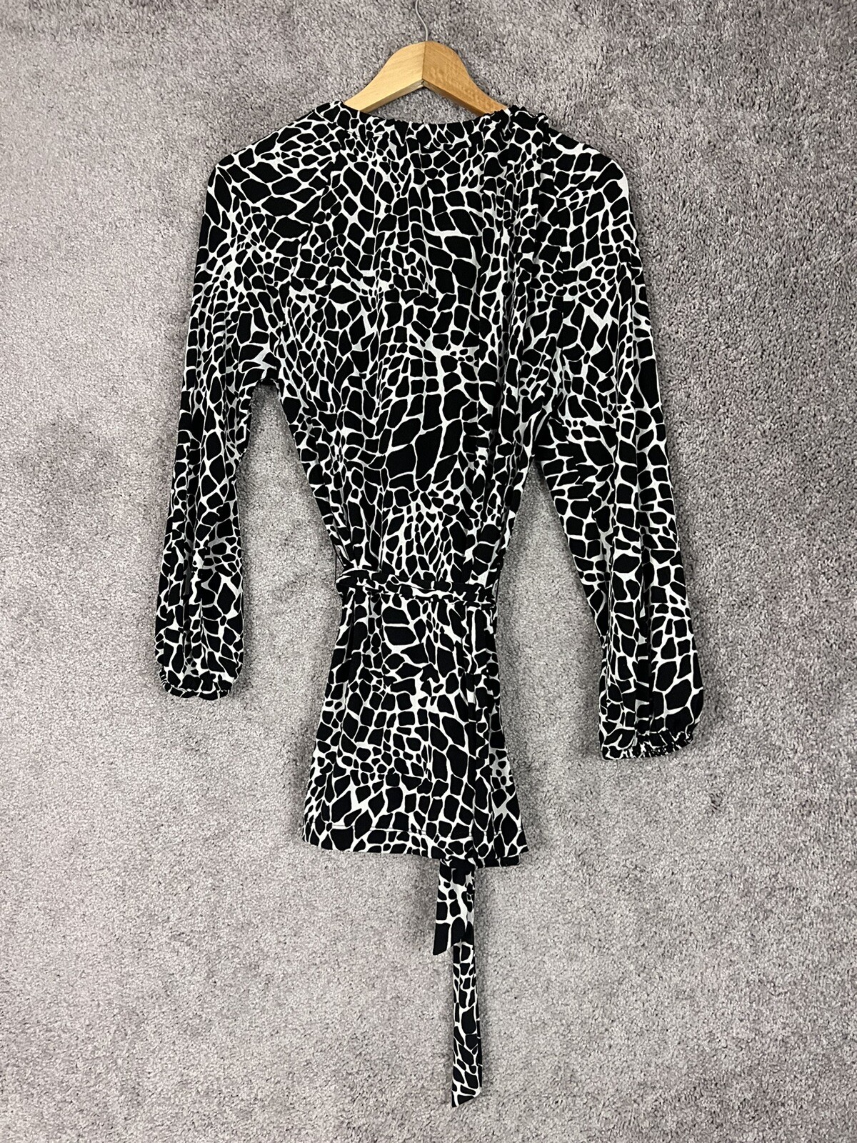 Chico’s Travelers Animal Print Belted Top Womens Size 2 Large Long Sleeve Shirt