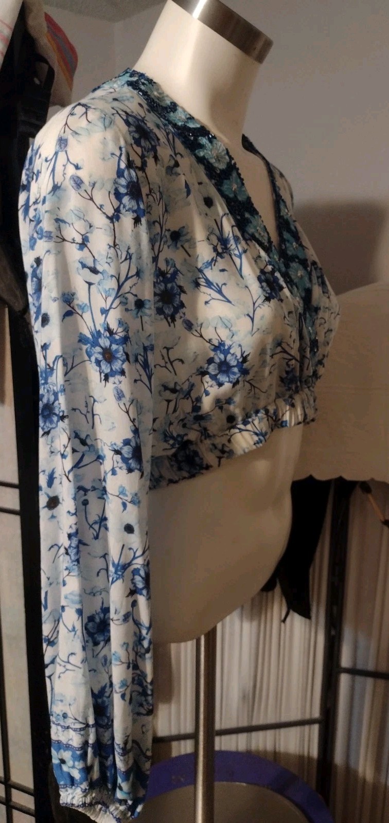 TAJ by Sabrina Crippa Size Small Nasrine Top LS Floral Cropped