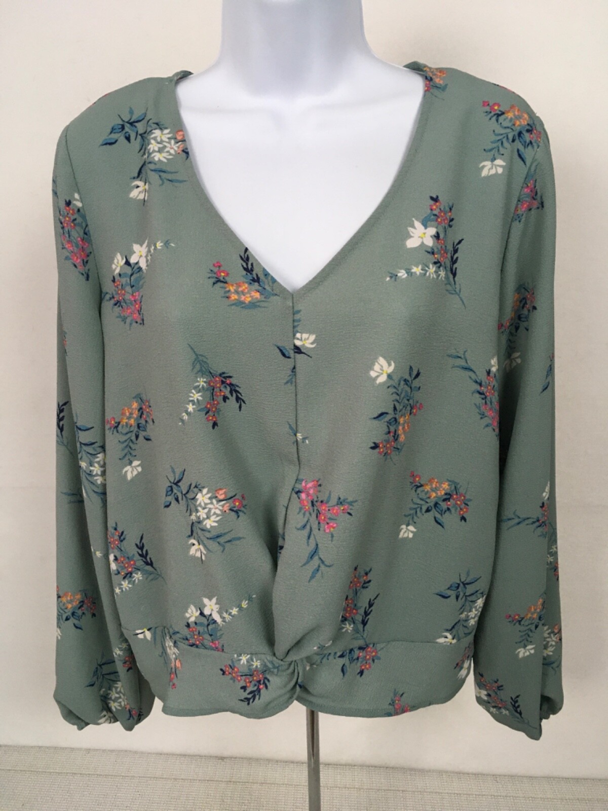 Pink Republic Top Women Size M Sage Green w Floral Pattern V neck Long Sleeves