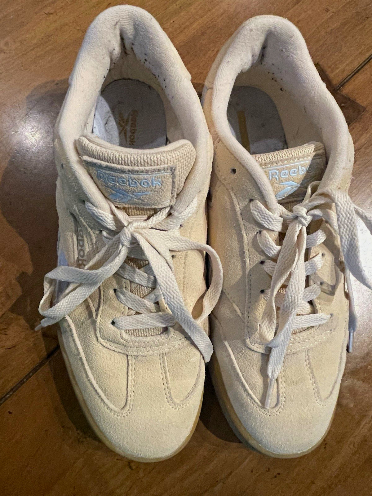 Reebok Beige Light Blue Low Top Sneakers Women’s Lace Up Gum Sole FFC0092429