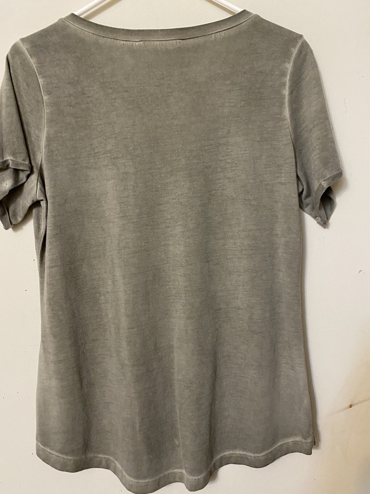 SOFT SURROUNDINGS SELF FABRIC DECORATED TEE HIP MOD ROCK CASUAL GRAY SAND DYED M