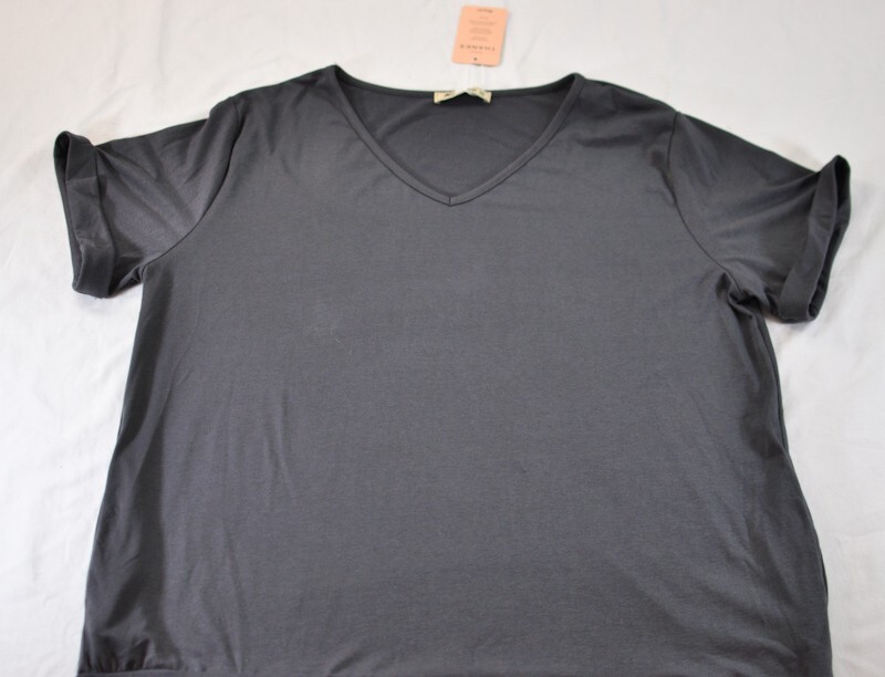 Women’s Moyabo grey V Neck Top size 2X large short sleeves side pockets hem band