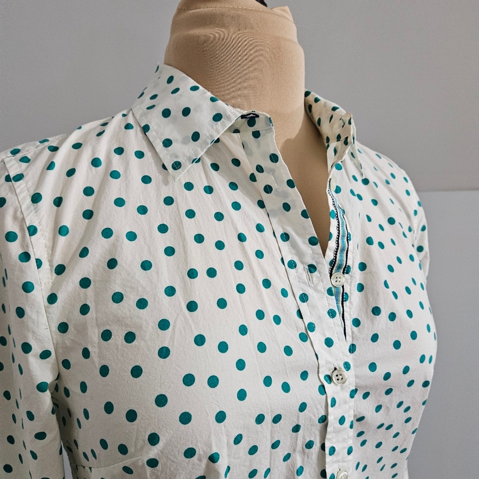Talbots Polka dot White Teal Button Front Ribbon Trim Cotton Shirt Small Career