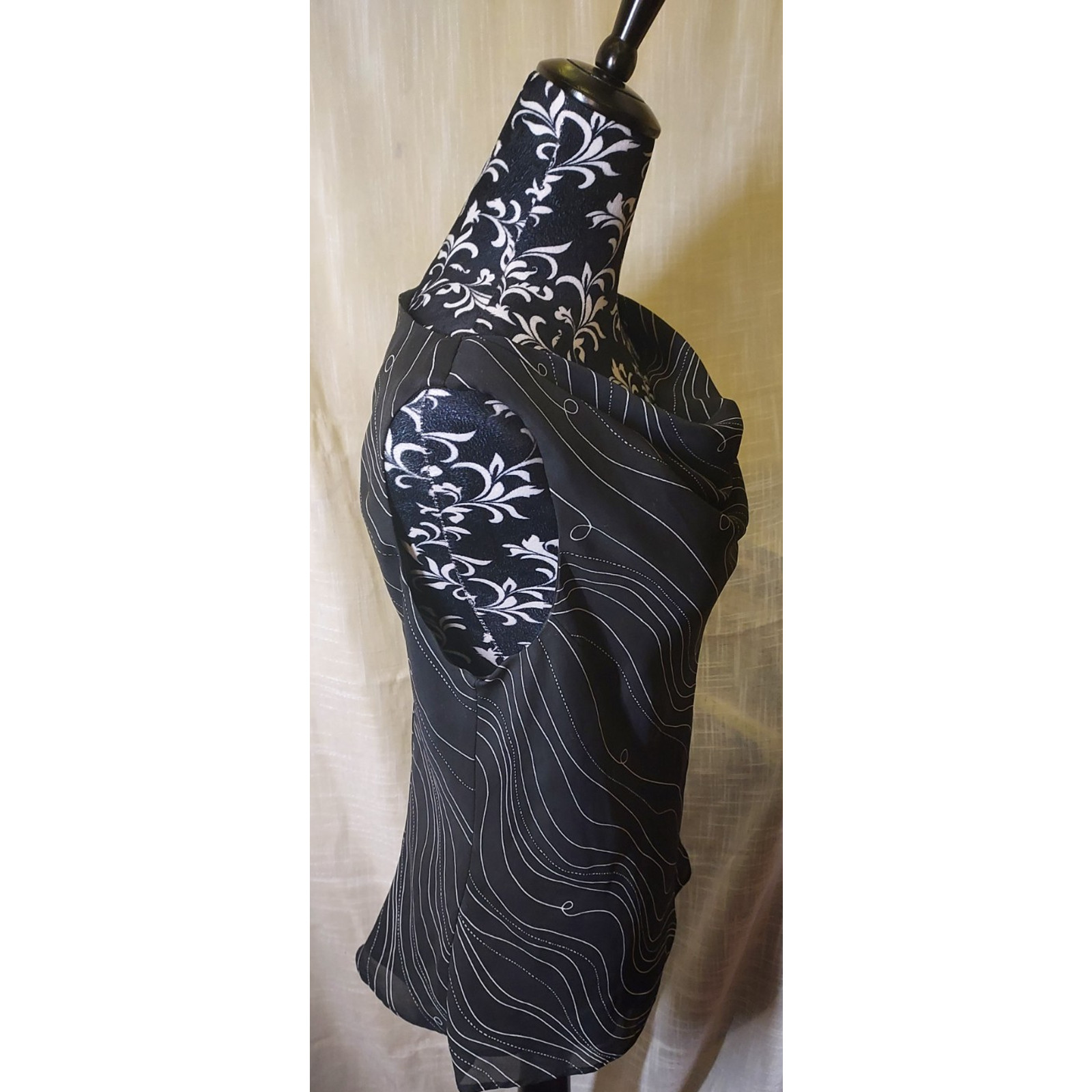 Studio I Black Sleeveless Blouse with Cowl Neck and lining Women’s Size 12