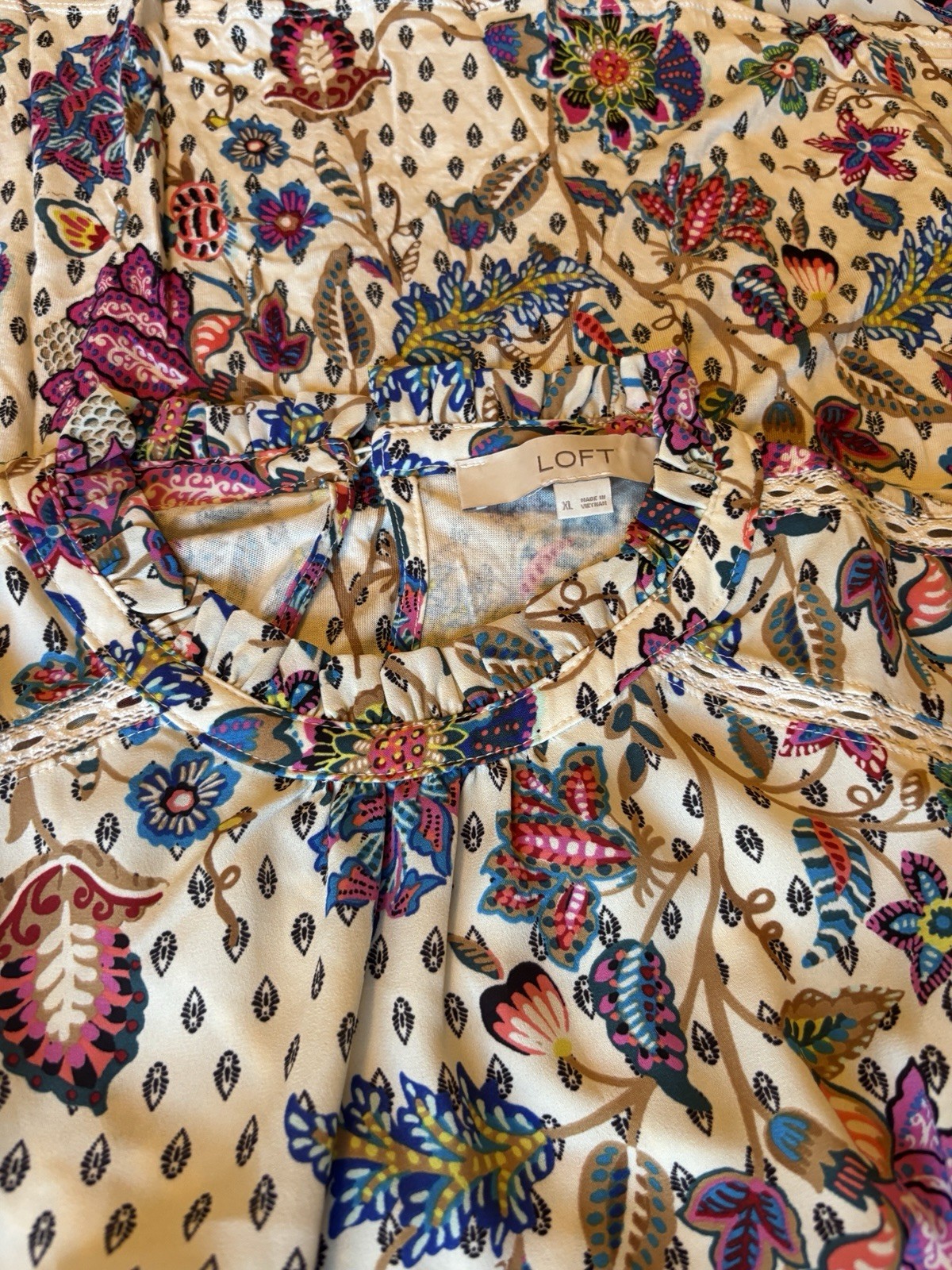LOFT – Sleeveless Cream Blouse with Multicolor Floral Paisley Print. Size XL