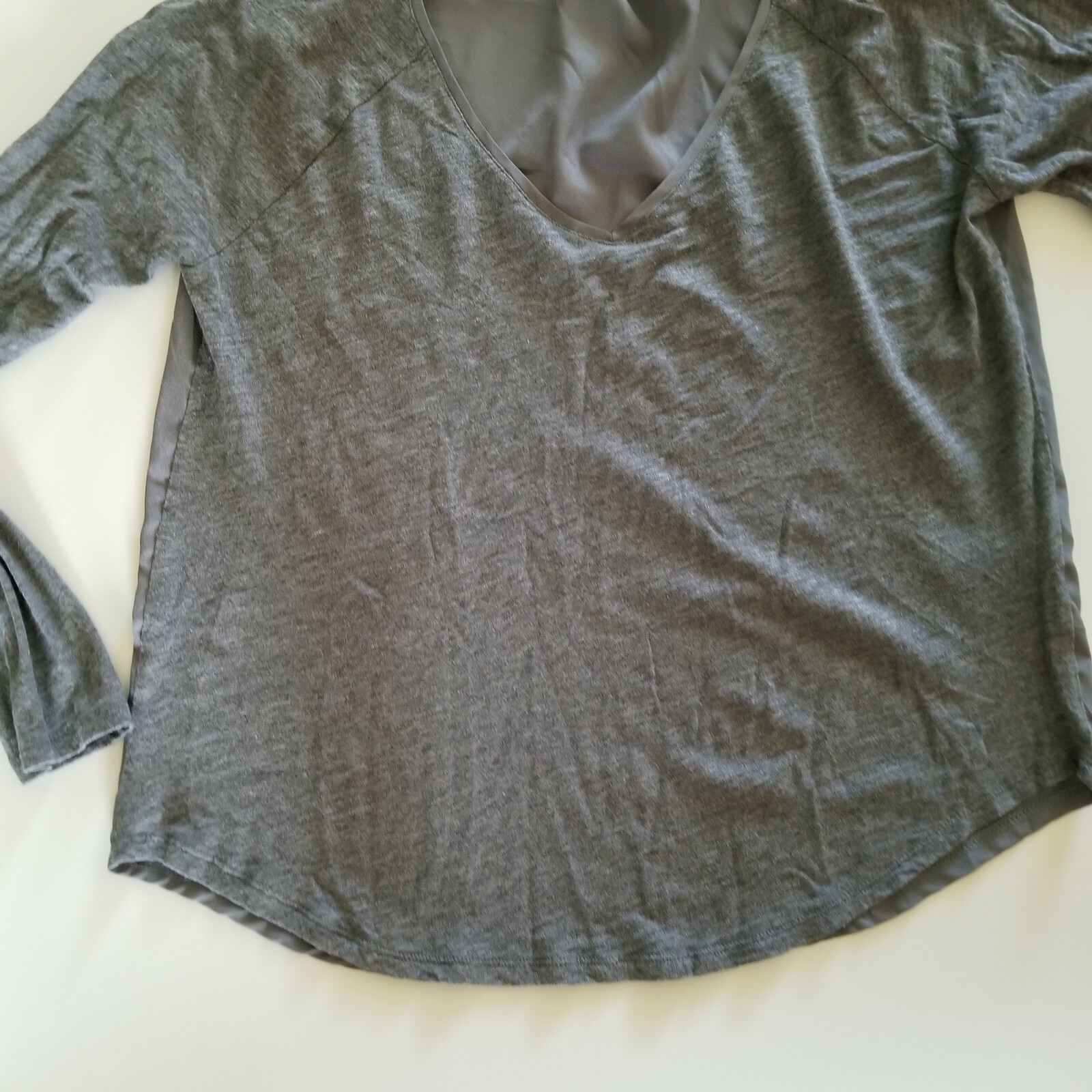 Banana Republic Top lightweight Long Sleeve Blouse Semi Sheer Back V neck Size L