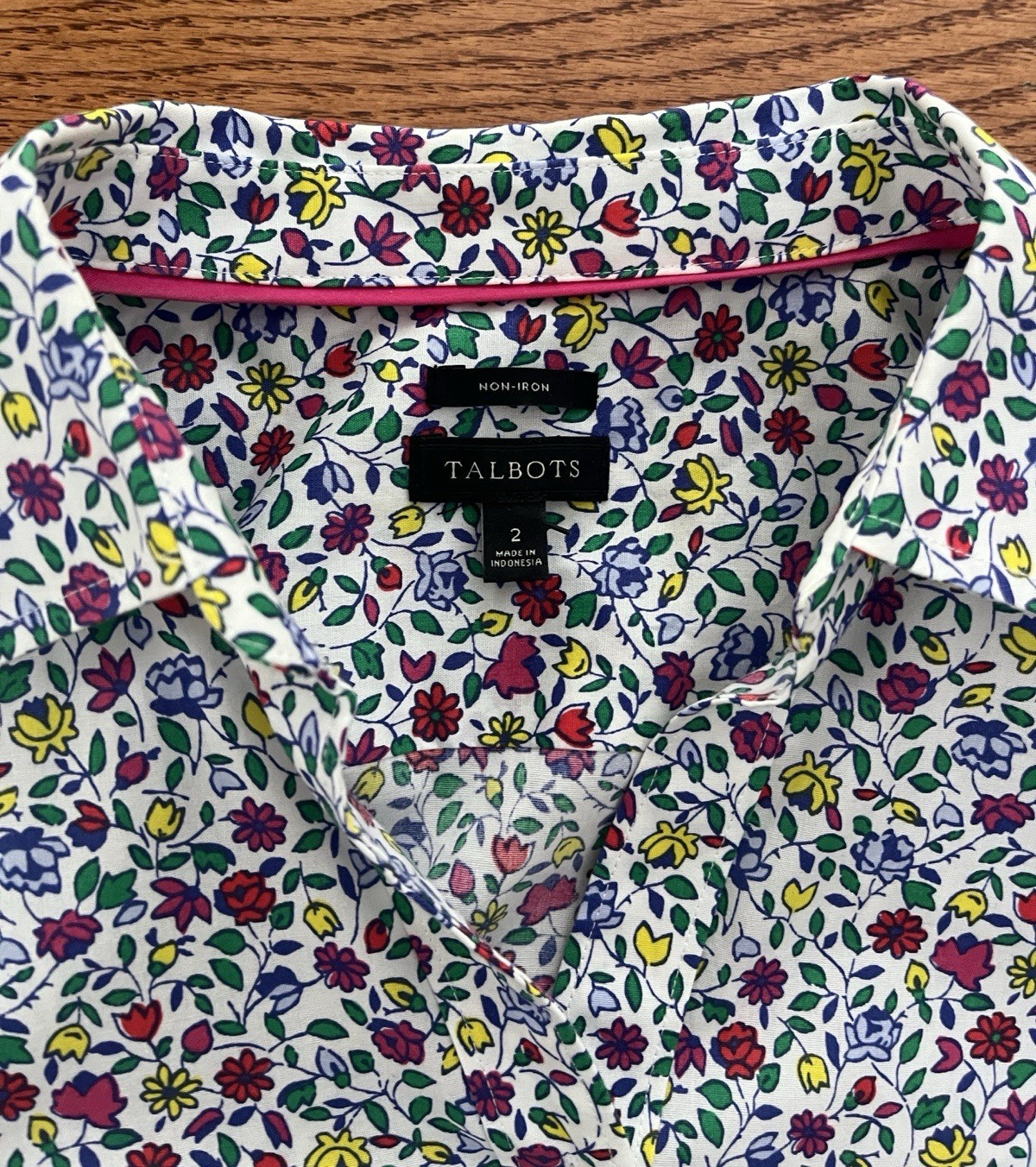 TALBOTS White Floral Short Sleeve Non-Iron Button Up Blouse Shirt, Women’s 2