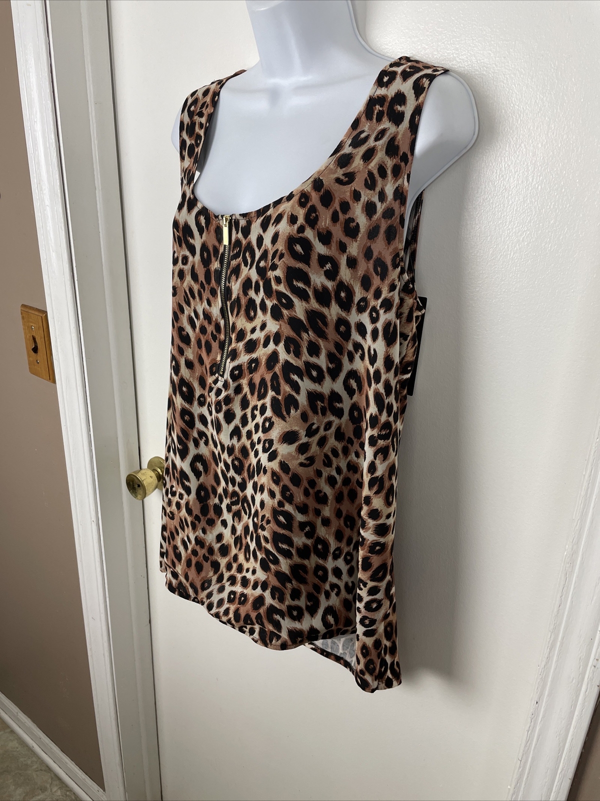 NWT $50 August Silk Sz XL Animal Print Sleeveless Polyester Rayon Spandex Blouse
