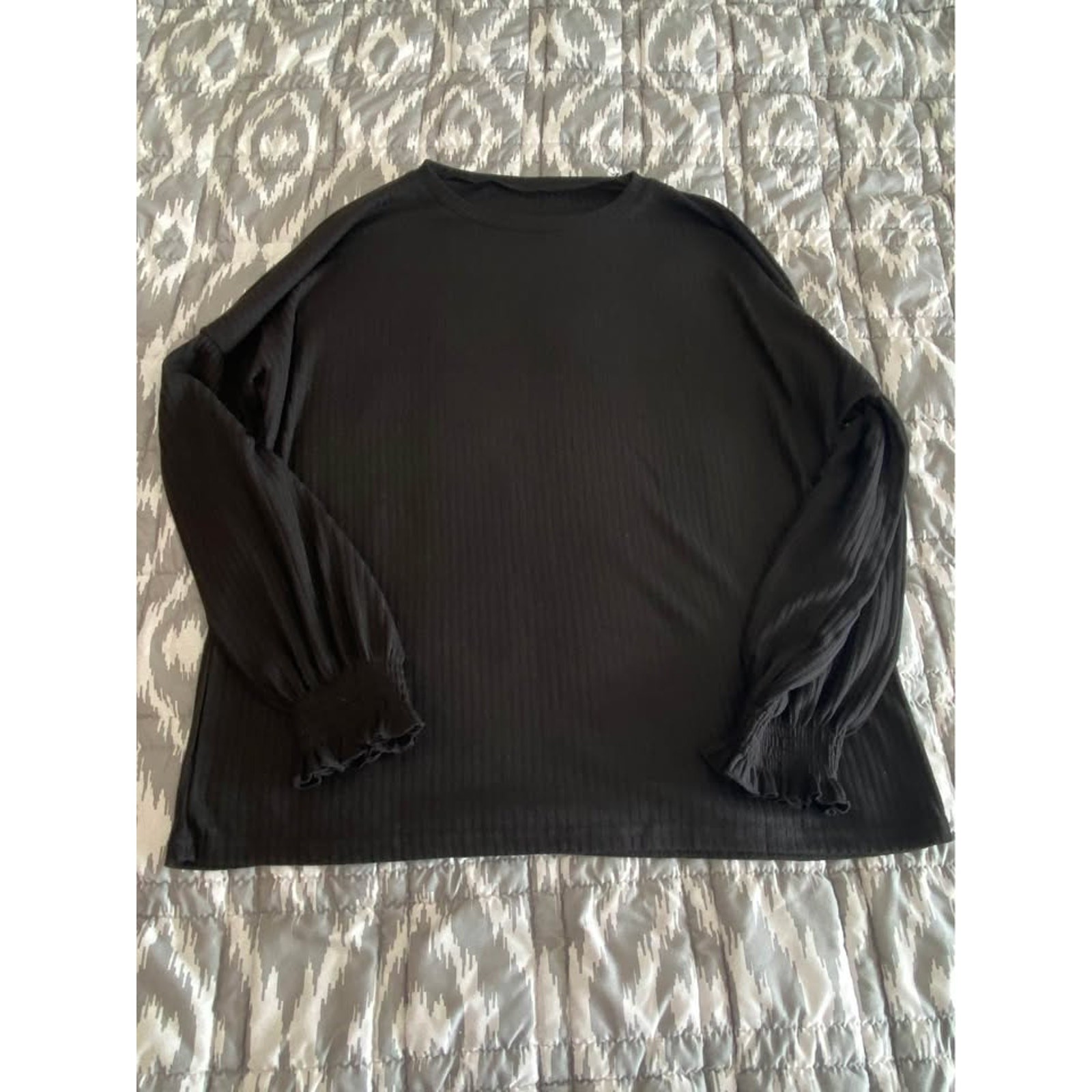 🖤 Black Ribbed Top Smocked Cuffs