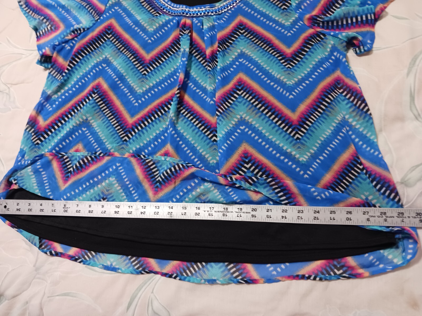 NEW DIRECTIONS*Blue Pink Black Chevron Top*Size 3X*Ribbon Trim*Round nk*Shortslv