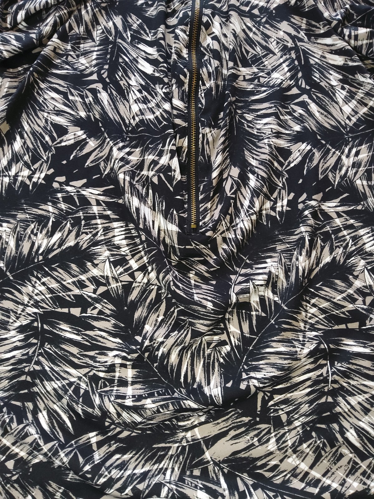 Robert Louis Half Zip Top Womens Medium Black Beige Floral Palm Sharkbite Hem