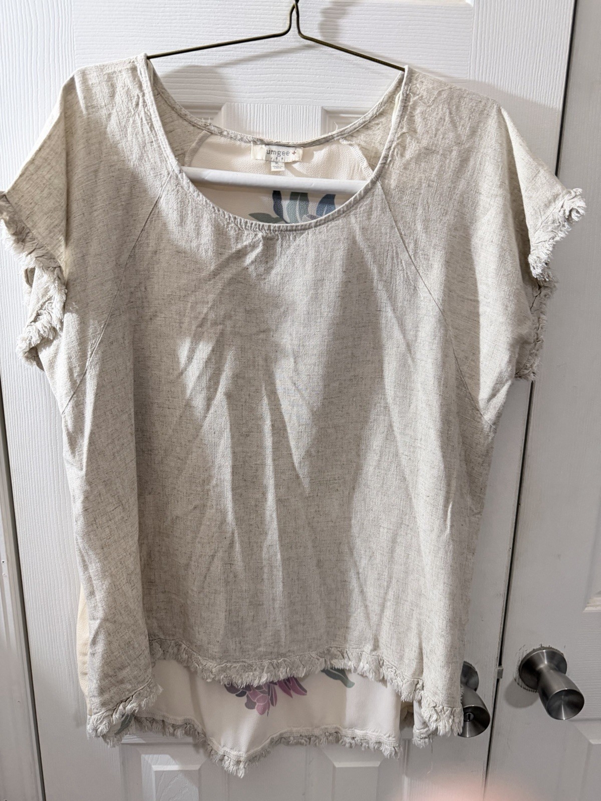 Umgee Cheri Womens Top Beige With Floral Print Back Fringe Hems XL